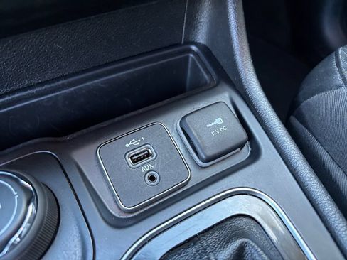 Used 2020 Jeep Cherokee Limited AWD/4WD image 27