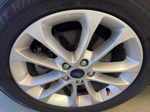 Used 2020 Ford Fusion SE FWD image 31