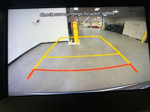 Used 2018 Hyundai Santa Fe Sport image 23