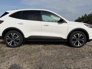 Used 2022 Ford Escape SE w/ SE Sport Appearance Package AWD/4WD video 2