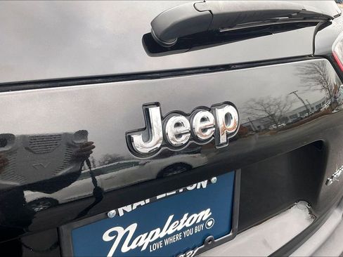 Used 2019 Jeep Cherokee Limited image 33