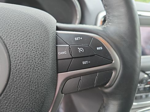 Used 2018 Jeep Grand Cherokee Limited image 18