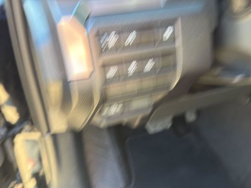 Certified 2025 Toyota Tacoma TRD Off-Road AWD/4WD image 19