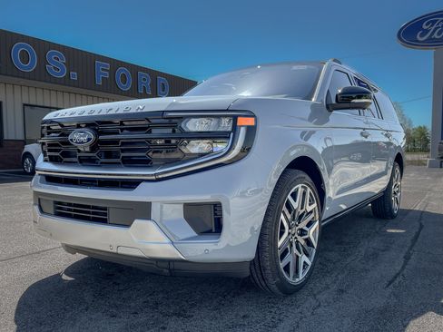 Used 2025 Ford Expedition Max Platinum w/ Platinum Ultimate Package image 2