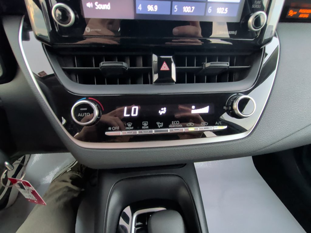 Used 2022 Toyota Corolla LE FWD image 19