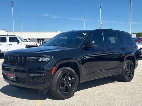 Used 2025 Jeep Grand Cherokee L Limited w/ Black Appearance Package AWD/4WD image 2
