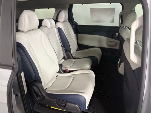 New 2026 Kia Carnival EX FWD image 45