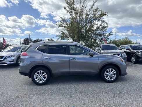 Used 2016 Nissan Rogue SV image 4