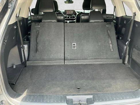Used 2020 Toyota Highlander XLE FWD image 15