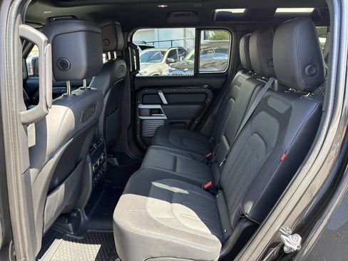 Used 2021 Land Rover Defender 110 X-Dynamic HSE AWD/4WD image 28