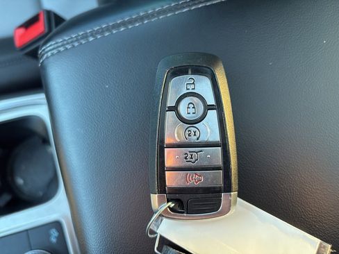 Used 2022 Ford Explorer XLT w/ Equipment Group 202A image 36