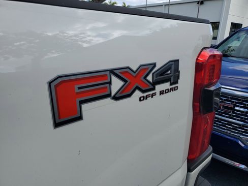 Used 2025 Ford F250 Platinum image 3