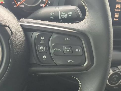 Used 2025 Jeep Gladiator Rubicon AWD/4WD image 29