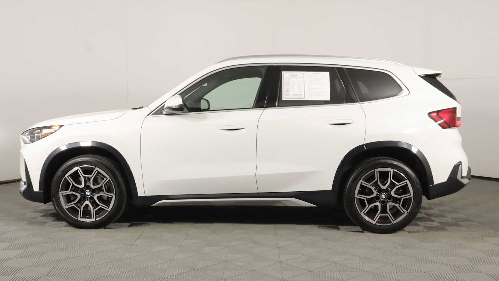 Used 2025 BMW X1 xDrive28i w/ Convenience Package AWD/4WD image 8