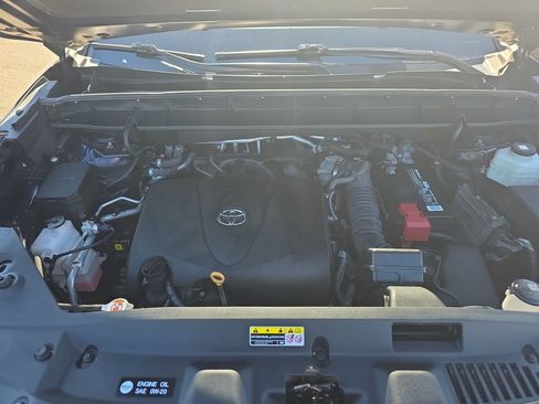 Used 2021 Toyota Highlander XLE AWD/4WD image 35