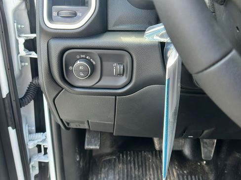 New 2025 RAM 5500 4x4 Regular Cab image 18