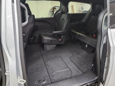 New 2026 Chrysler Pacifica Select image 36