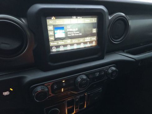 Used 2023 Jeep Wrangler Unlimited w/ Cold Weather Group image 11