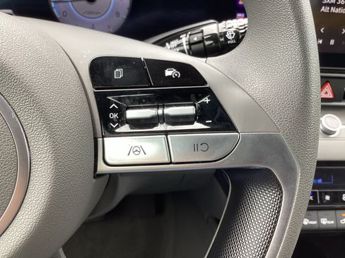 Used 2024 Hyundai Elantra SEL FWD image 19