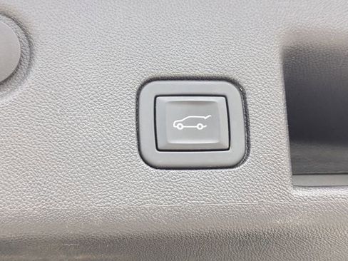 Used 2023 Chevrolet Equinox LT w/ Driver Convenience Package image 13