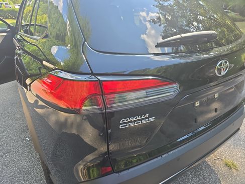 Used 2025 Toyota Corolla Cross XLE FWD image 30