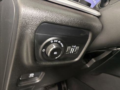 Used 2023 Jeep Grand Cherokee Limited image 10