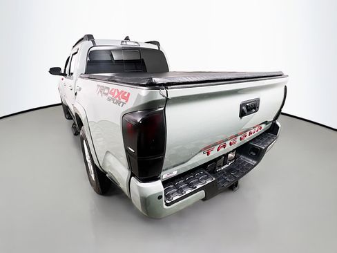 Used 2022 Toyota Tacoma TRD Sport w/ Technology Package image 8