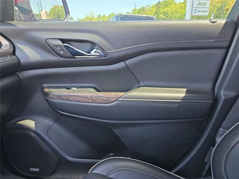 Used 2023 GMC Acadia Denali FWD image 24