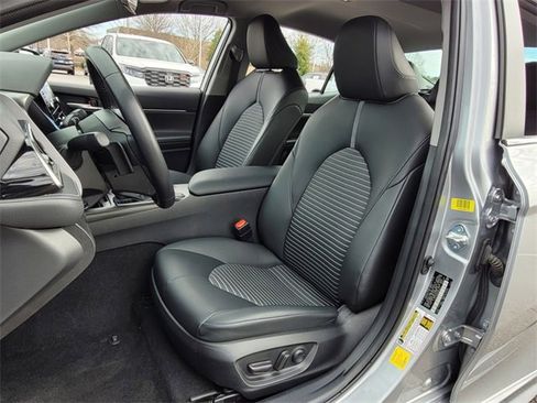 Used 2024 Toyota Camry SE image 8