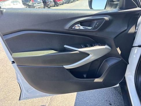 Used 2024 Chevrolet Trax RS w/ Sunroof Package FWD image 21