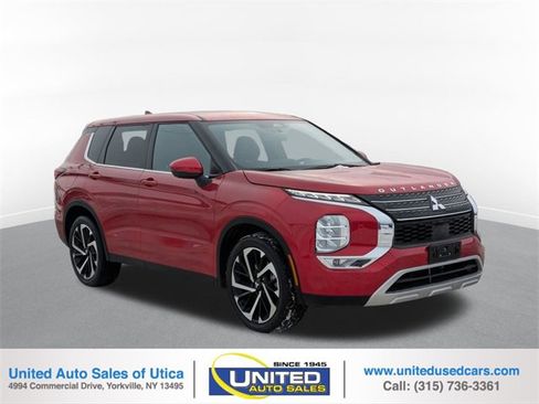 Used 2022 Mitsubishi Outlander SE image 1