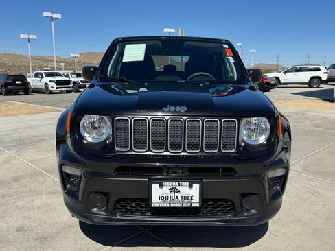 Used 2023 Jeep Renegade Latitude AWD/4WD image 2