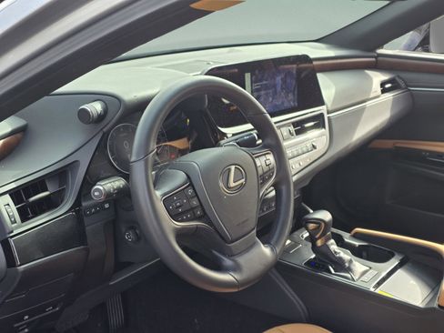 Used 2024 Lexus ES 350 w/ Premium Package image 10