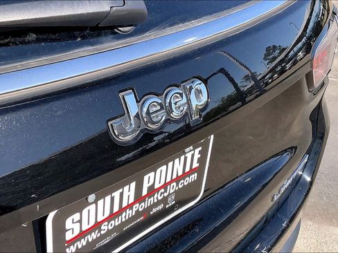 Certified 2025 Jeep Compass Limited AWD/4WD image 30