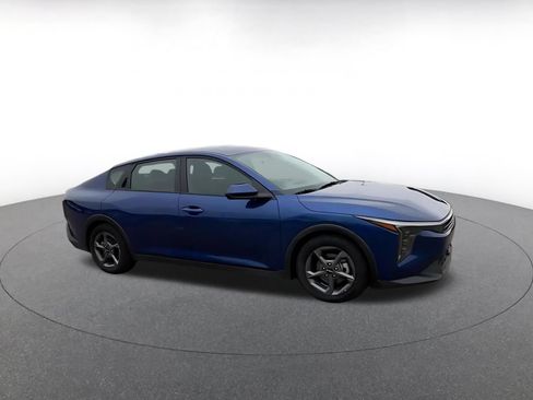 Used 2025 Kia K4 FWD image 2