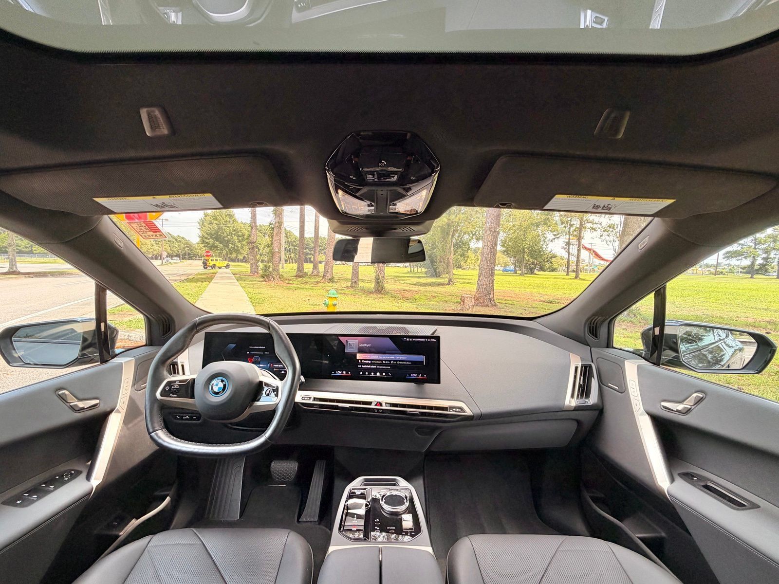 Used 2024 BMW iX xDrive50 w/ Sport Package AWD/4WD image 2