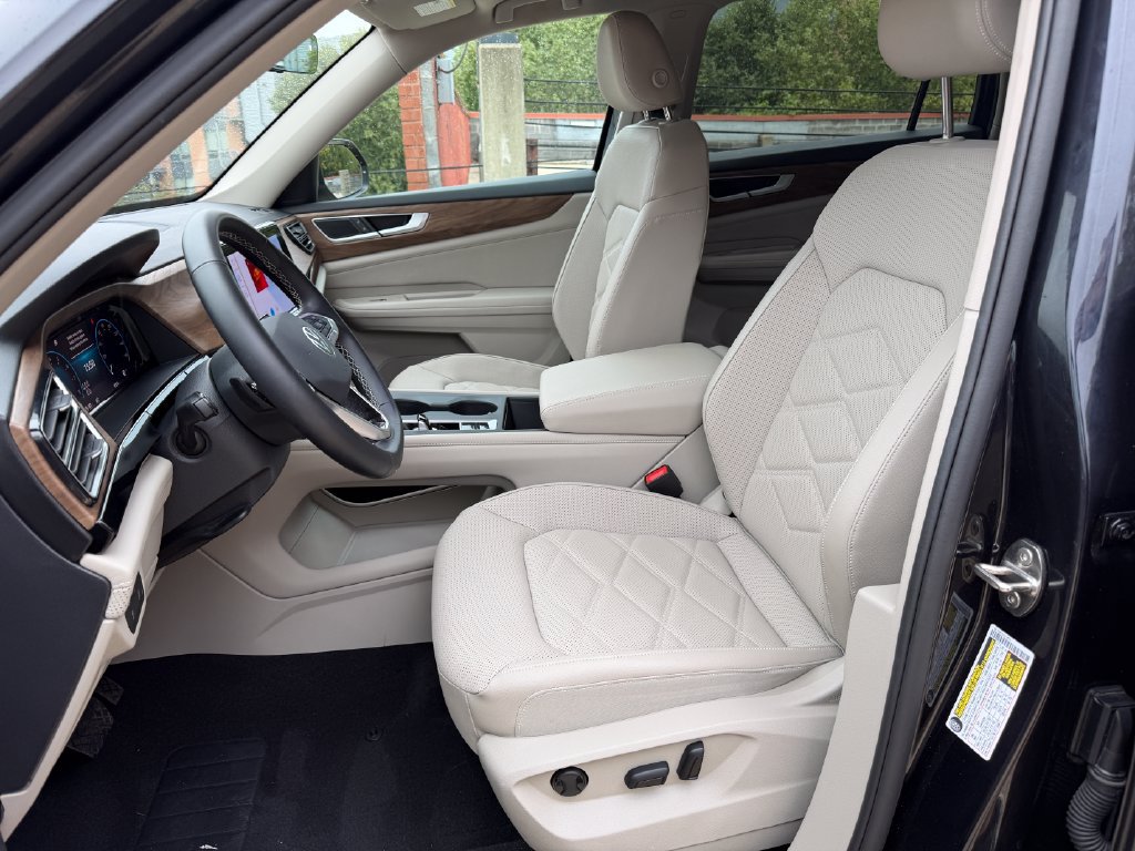 Used 2025 Volkswagen Atlas SE FWD image 15
