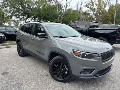 Used 2023 Jeep Cherokee Altitude Lux image 5