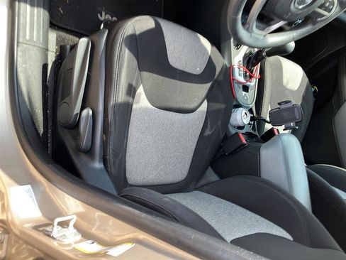 Used 2014 Jeep Cherokee Sport FWD image 4