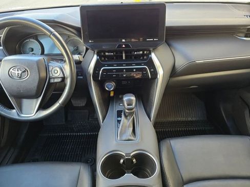 Used 2022 Toyota Venza XLE image 25