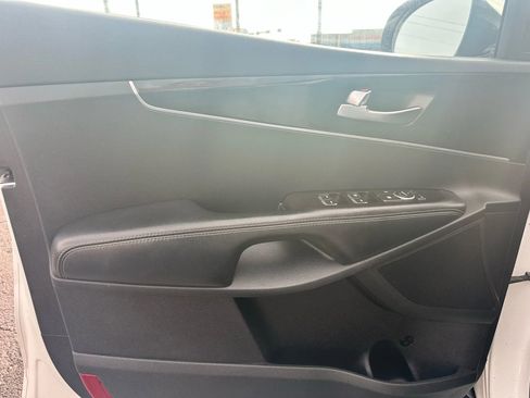 Used 2016 Kia Sorento LX image 13