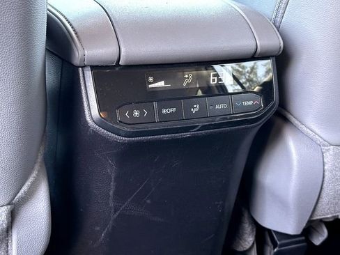 Certified 2025 Toyota Highlander XLE image 22