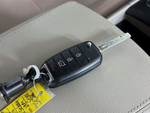 Used 2018 Kia Sedona L FWD image 21