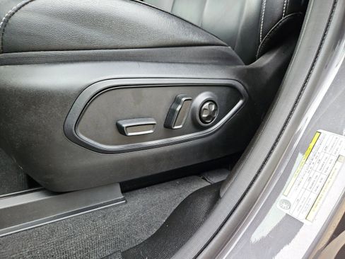 Used 2023 Jeep Grand Cherokee Limited image 23