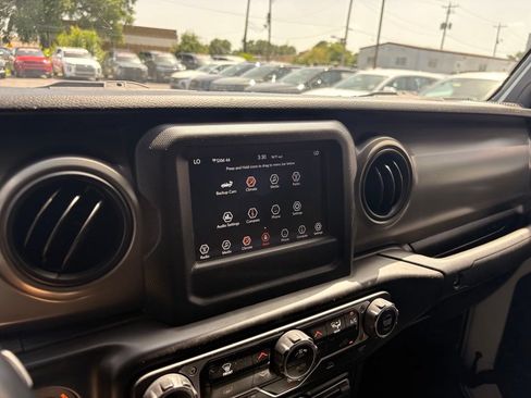 Used 2022 Jeep Gladiator Sport AWD/4WD image 16