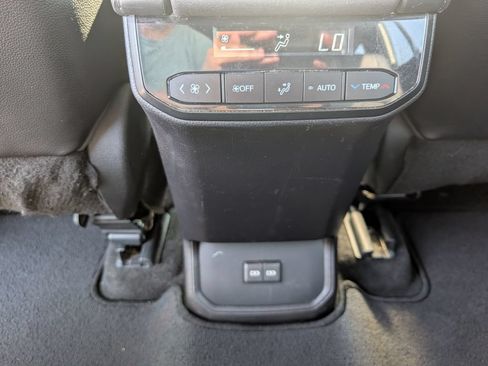 Used 2023 Toyota Highlander XSE FWD image 25
