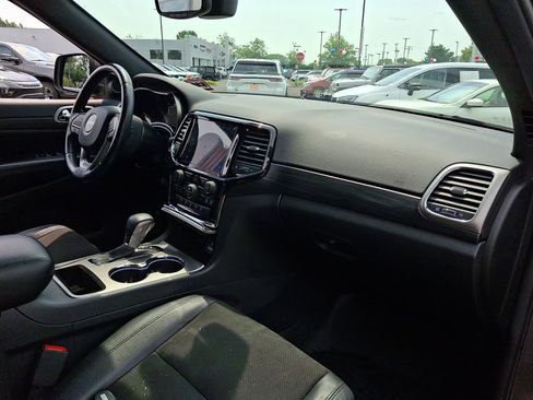 Used 2019 Jeep Grand Cherokee Altitude AWD/4WD image 11