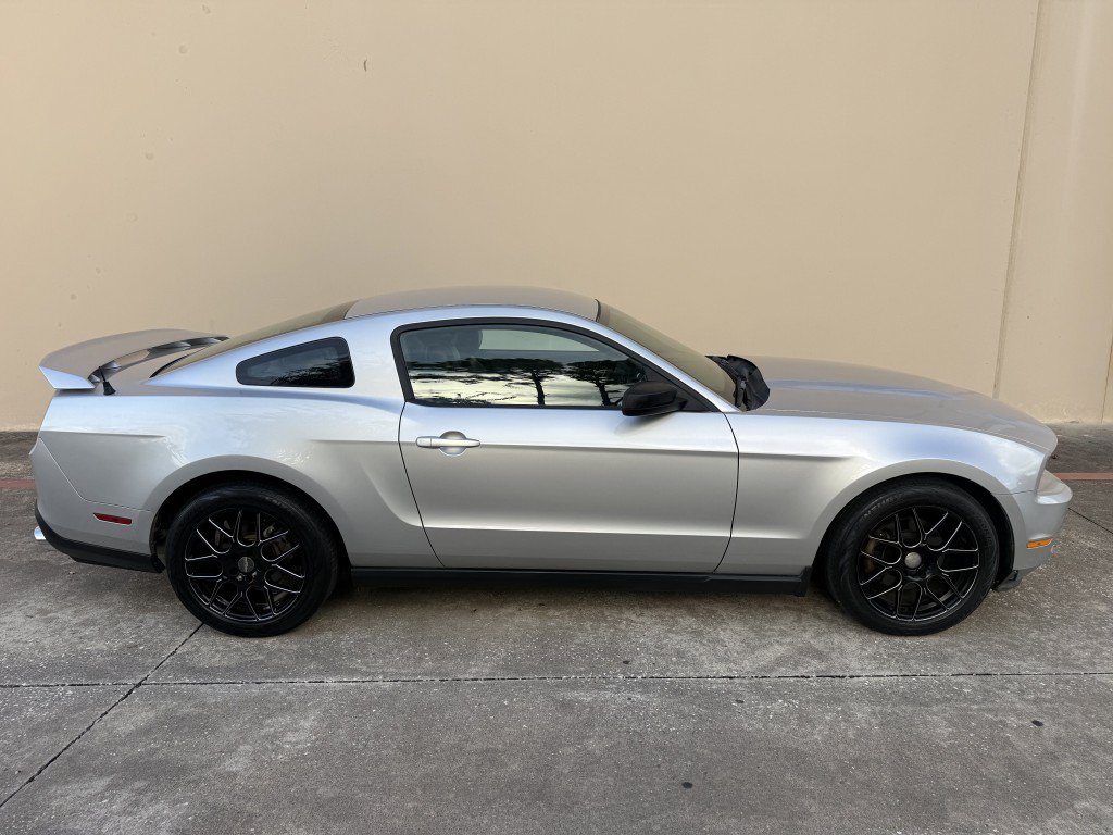Used 2012 Ford Mustang Coupe RWD image 2