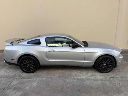 Used 2012 Ford Mustang Coupe RWD image 2