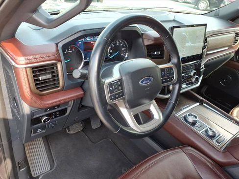 Used 2024 Ford Expedition Limited image 9
